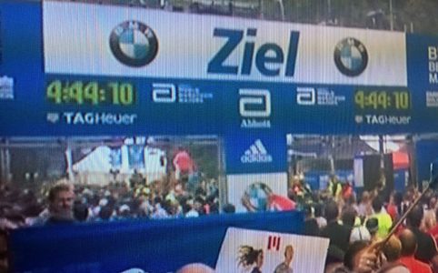 Zieleinlauf Berliner Marathon als Symbol für Ziele die man sich setzt.