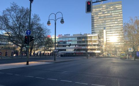 Berliner Breitscheidplatz am Kudamm ist wegen Corona menschenleer